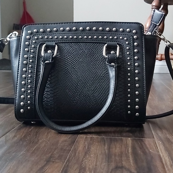 Black purse, Aldo/Spring - Picture 1 of 6